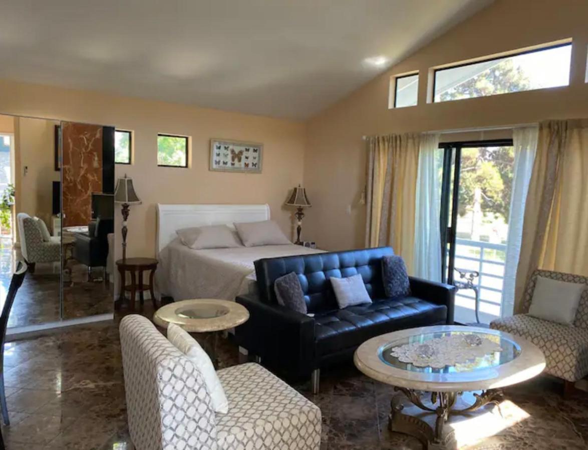 Large Luxury Studio With View In Santa Monica Bagian luar foto