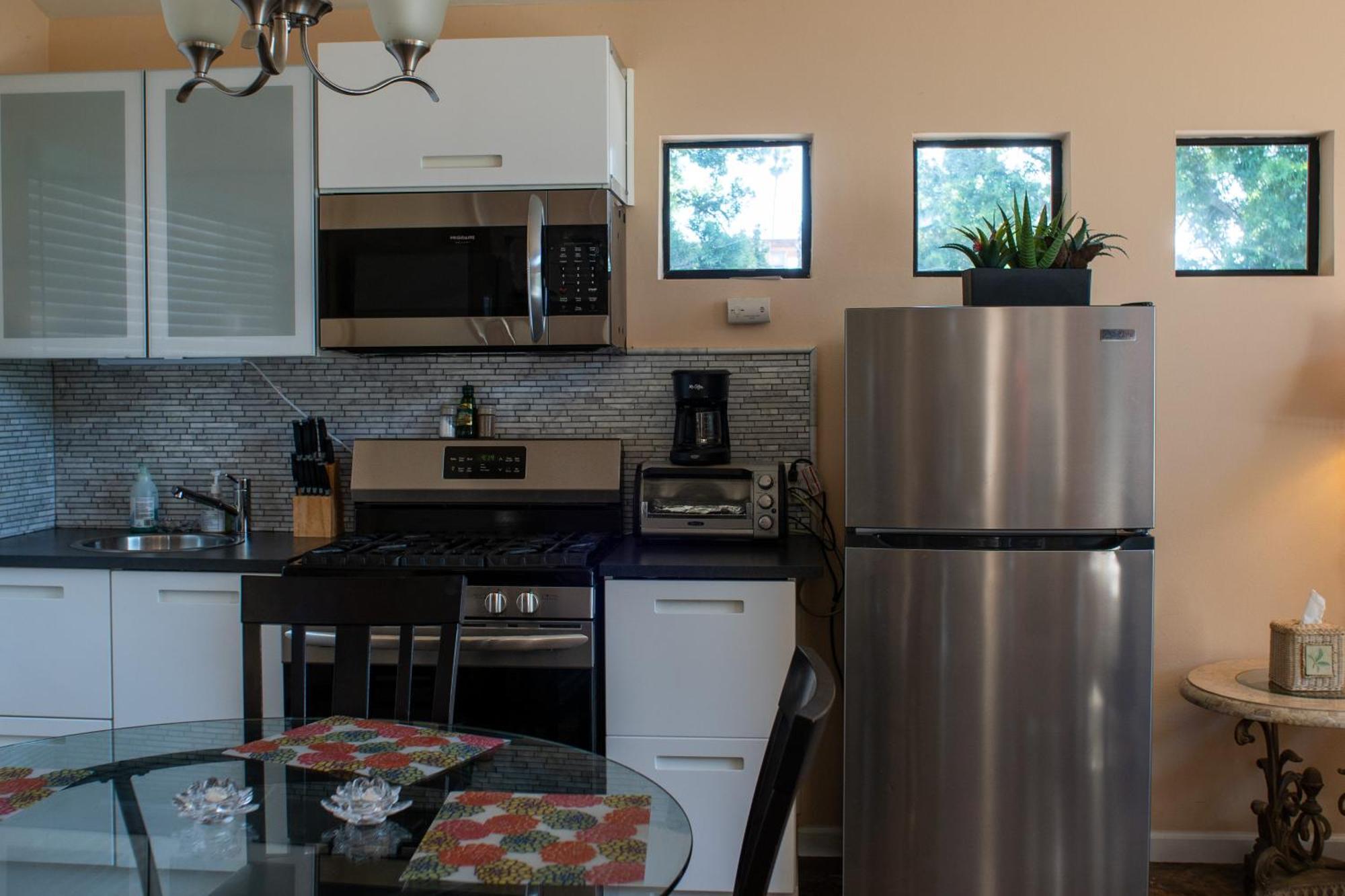 Large Luxury Studio With View In Santa Monica Bagian luar foto