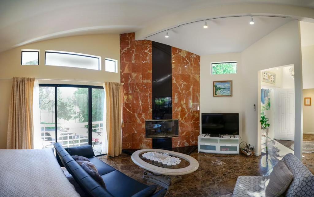 Large Luxury Studio With View In Santa Monica Bagian luar foto